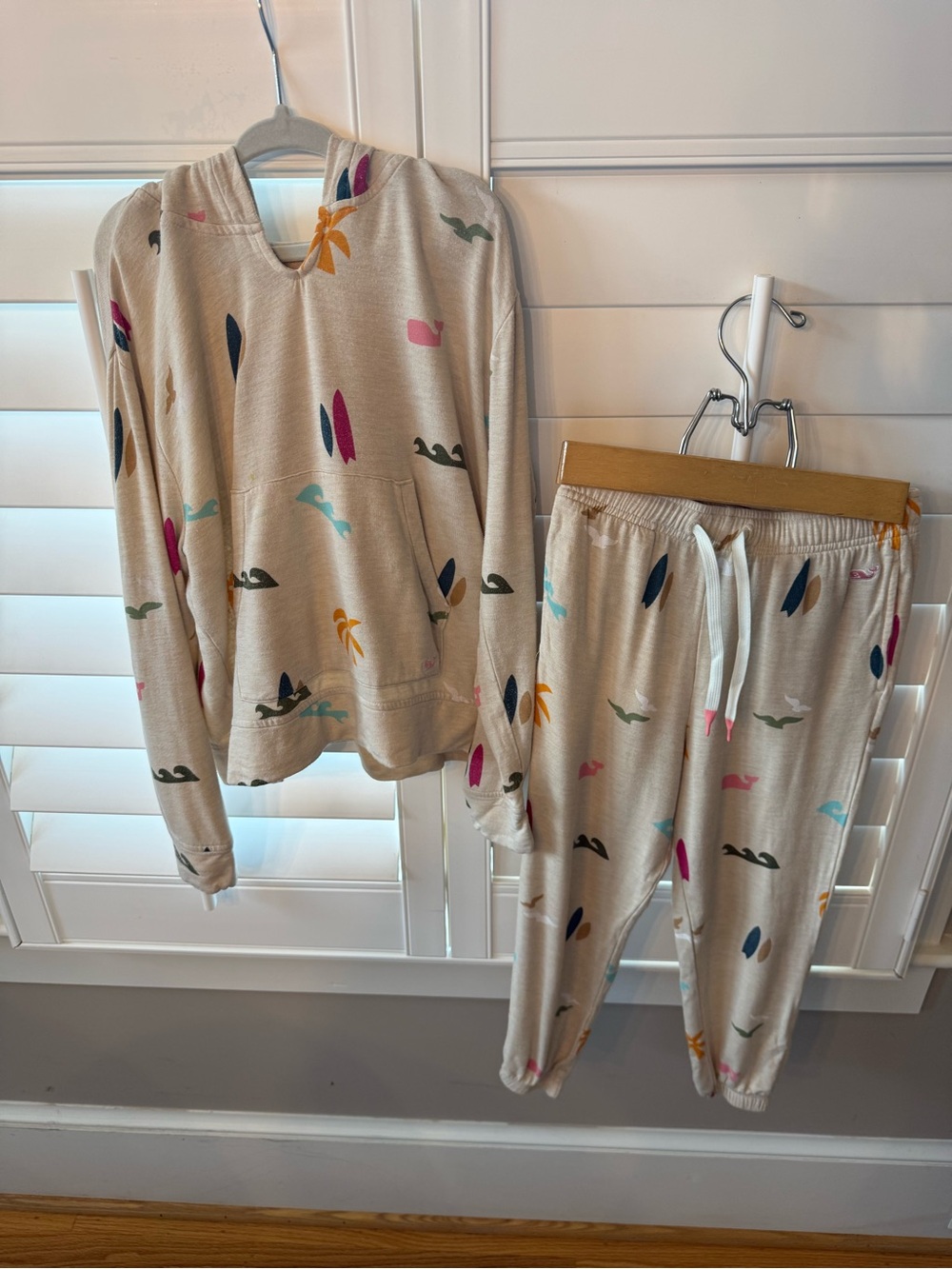 Vineyard Vibes Kids Beige Surf-Print Hoodie (S) & Jogger (XS) Set